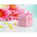 Ružová krabička na darčeky pre hostí s bodkami 