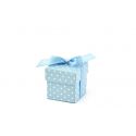 Modrá krabička na darčeky pre hostí s bodkami