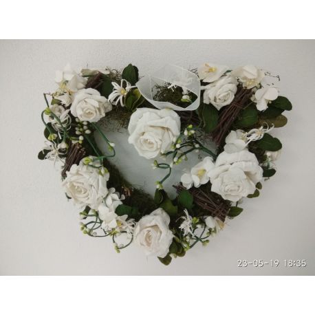 Biele dekoračné srdce z ruží